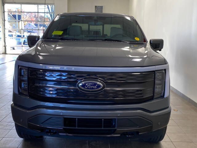 2023 Ford F-150 Lightning Platinum photo 2