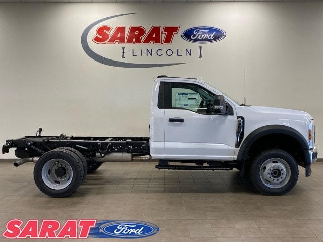 2026 Ford F-450 Super Duty Chassis Cab XL's photo