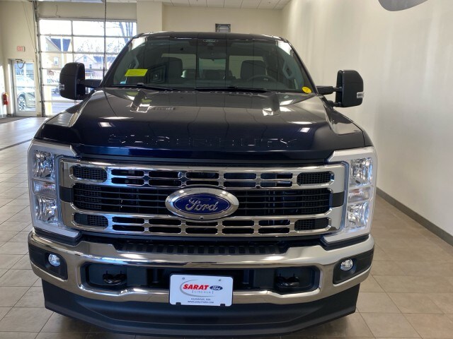 2025 Ford F-350 XLT photo 2