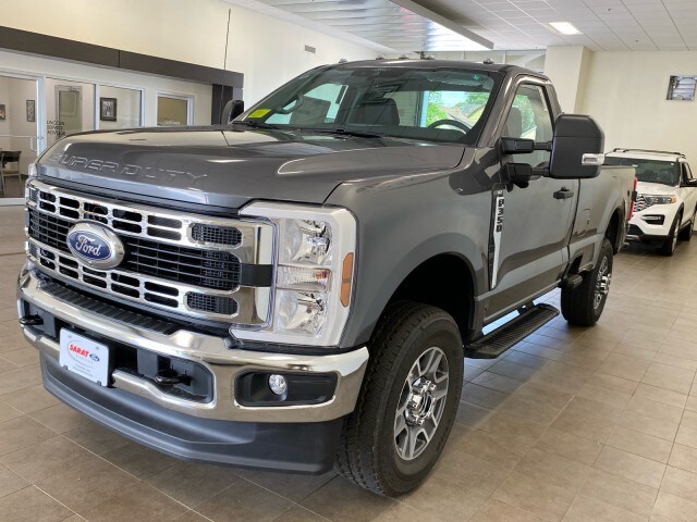 2025 Ford F-350 XLT photo 3