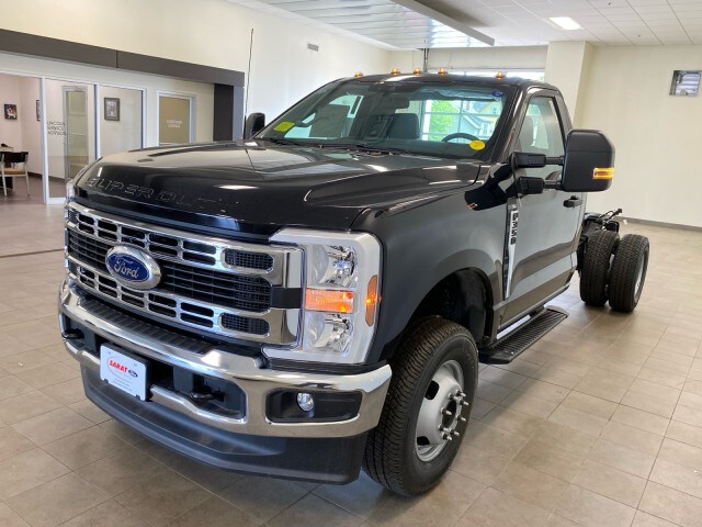 2025 Ford F-350 XL photo 3