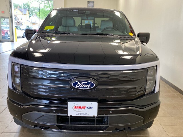 2025 Ford F-150 Lightning Platinum photo 2