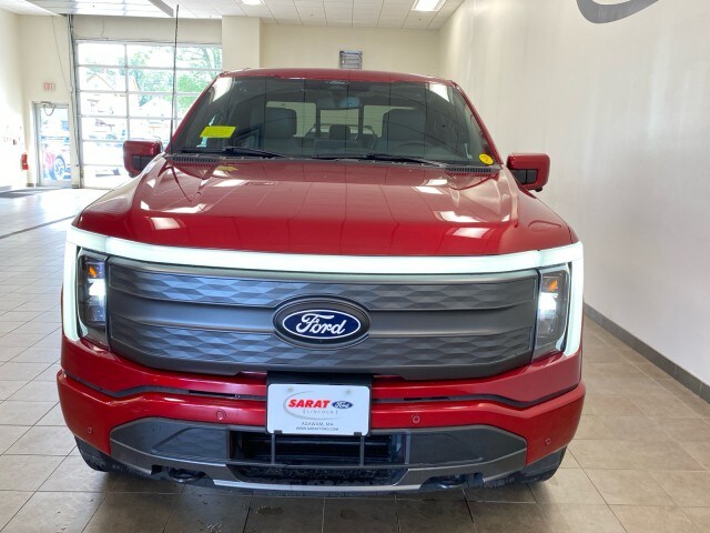 2025 Ford F-150 Lightning Lariat photo 2