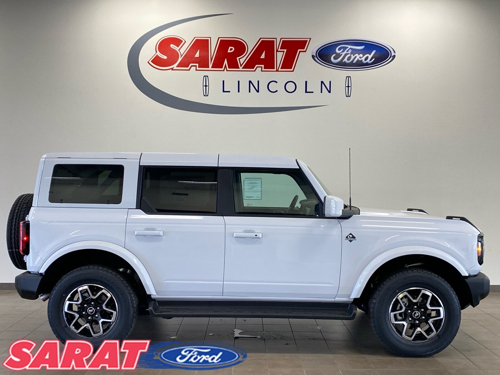 2025 Ford Bronco 4-Door Outer Banks's photo