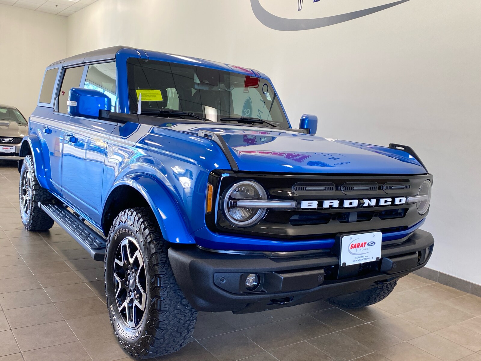 2021 Ford Bronco Outer Banks photo 2