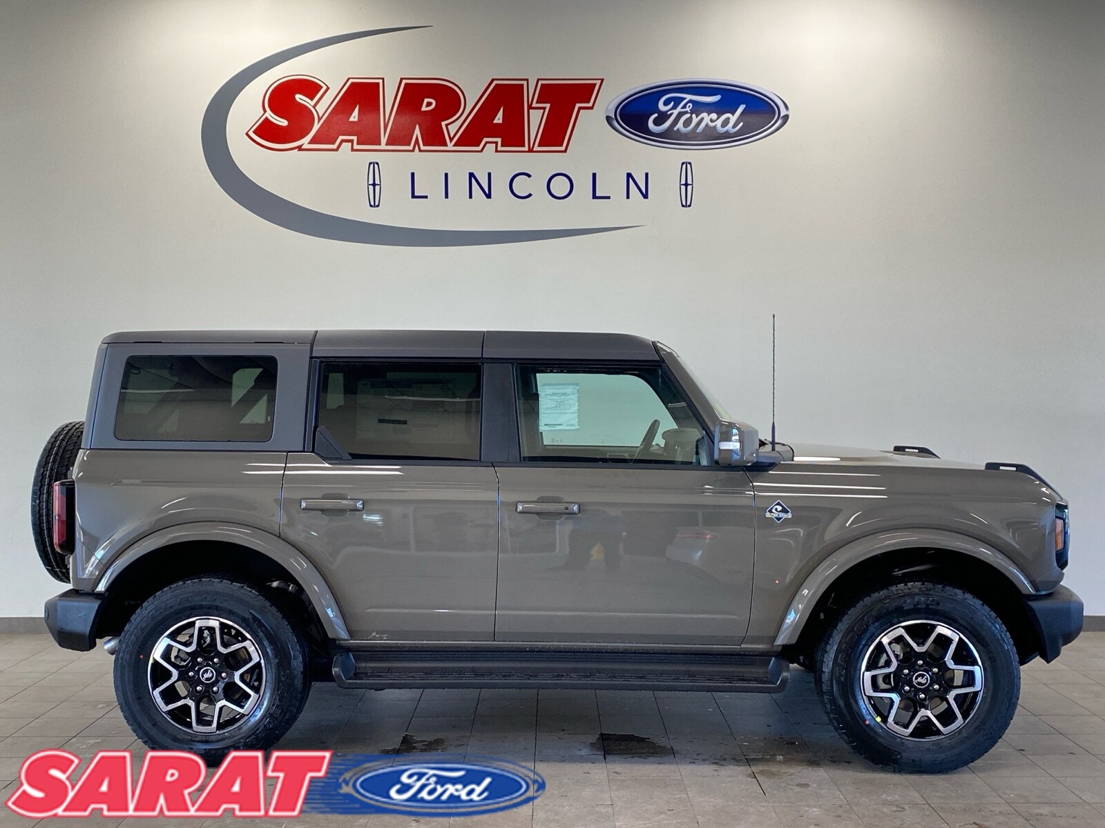 2025 Ford Bronco 4-Door Outer Banks's photo