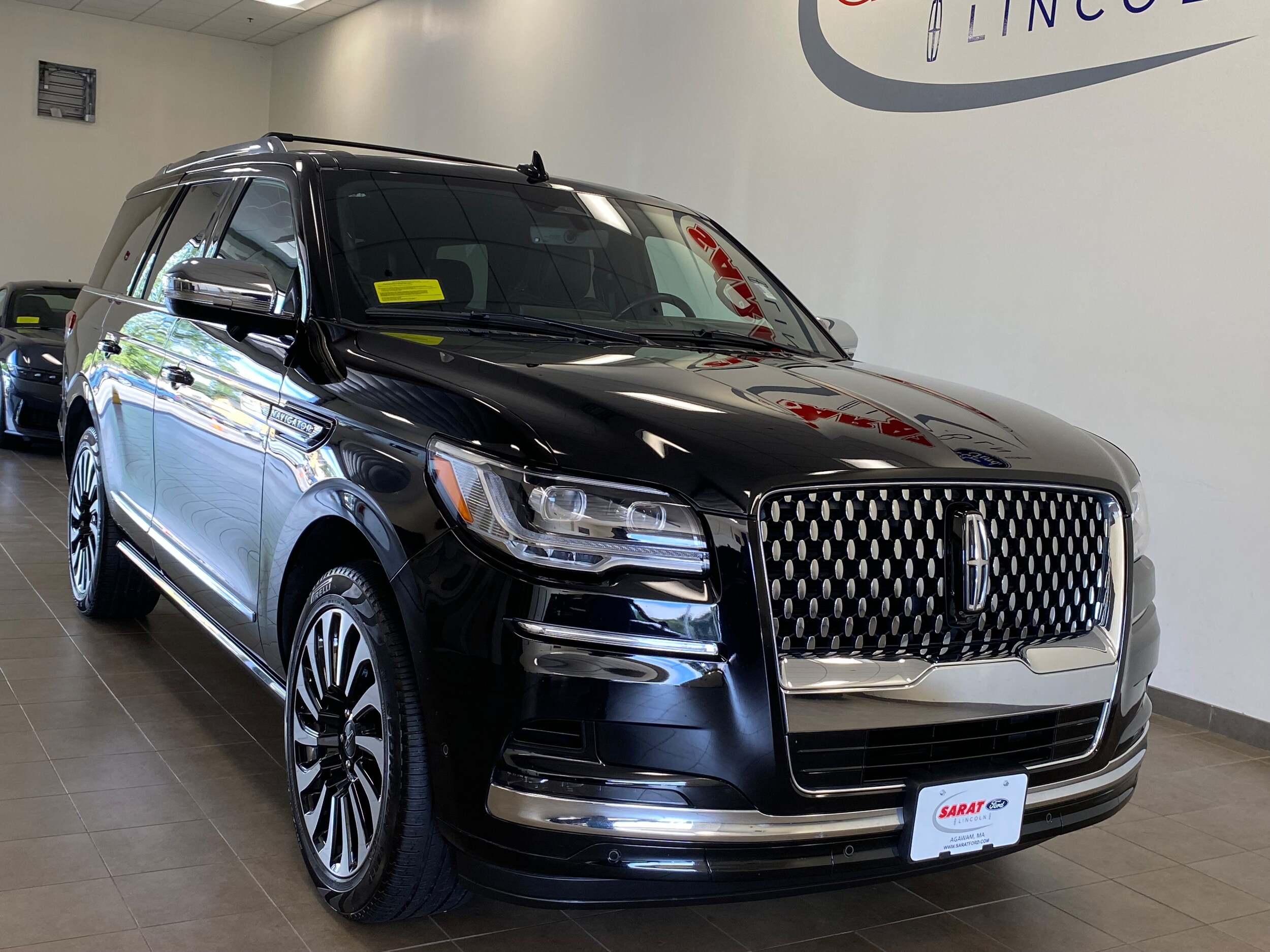 2024 Lincoln Navigator Black Label photo 2