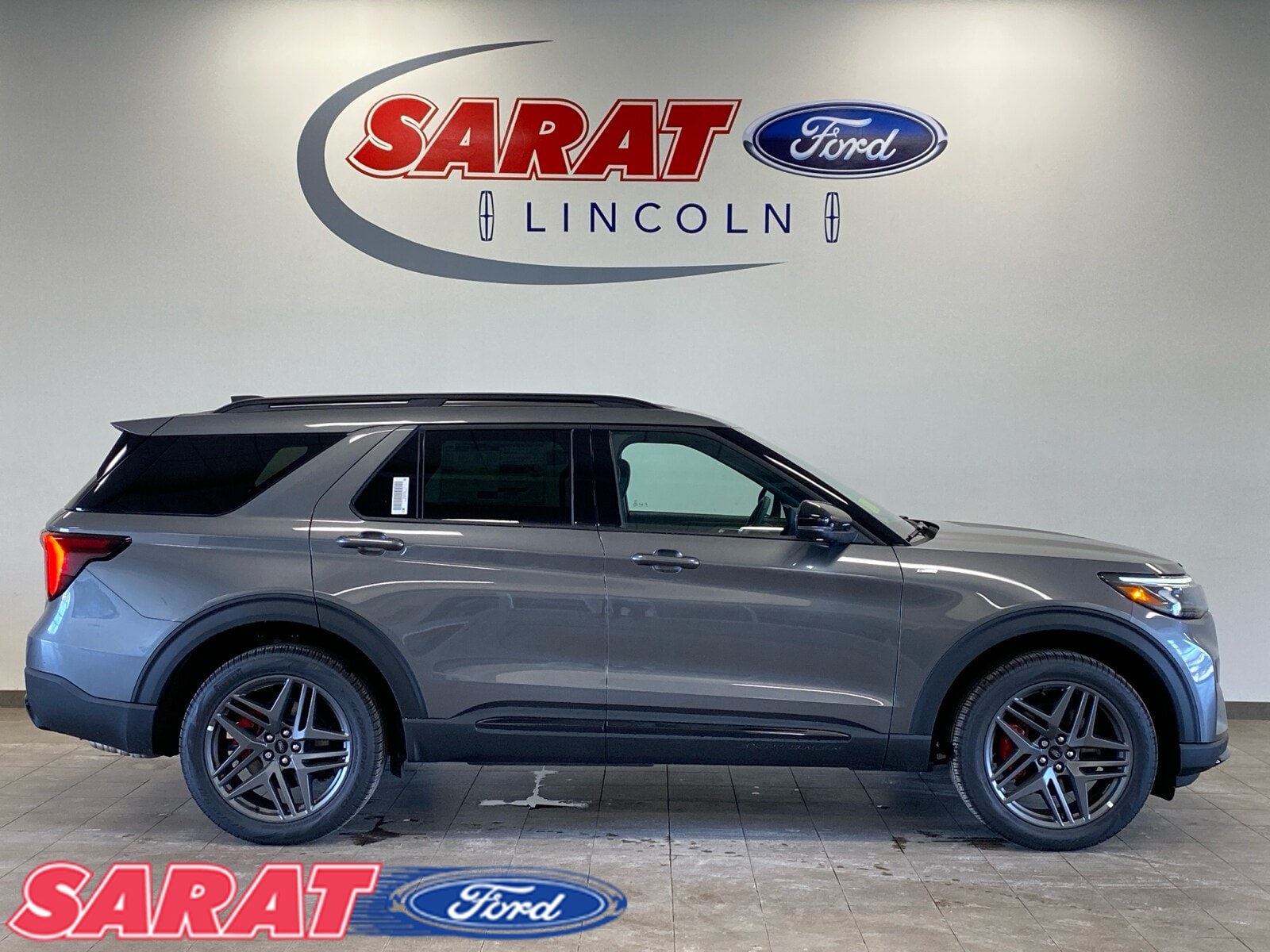 2025 Ford Explorer ST-LINE's photo
