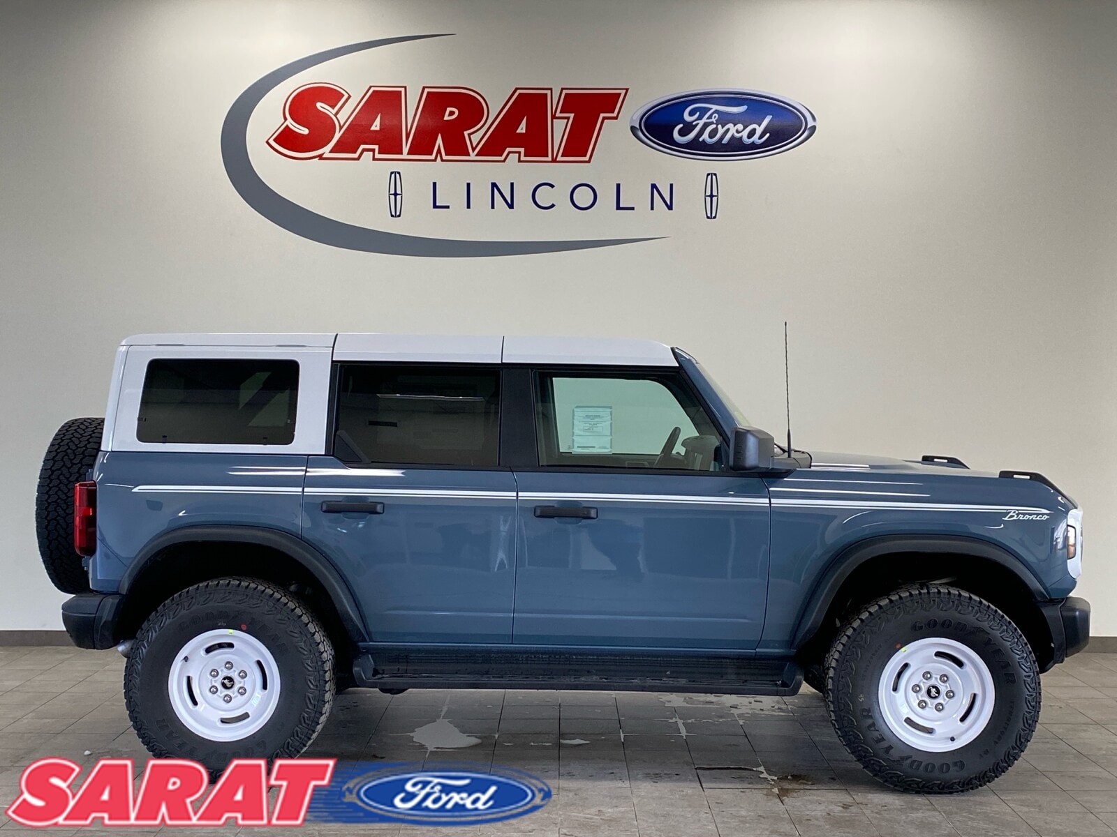 2025 Ford Bronco Base's photo