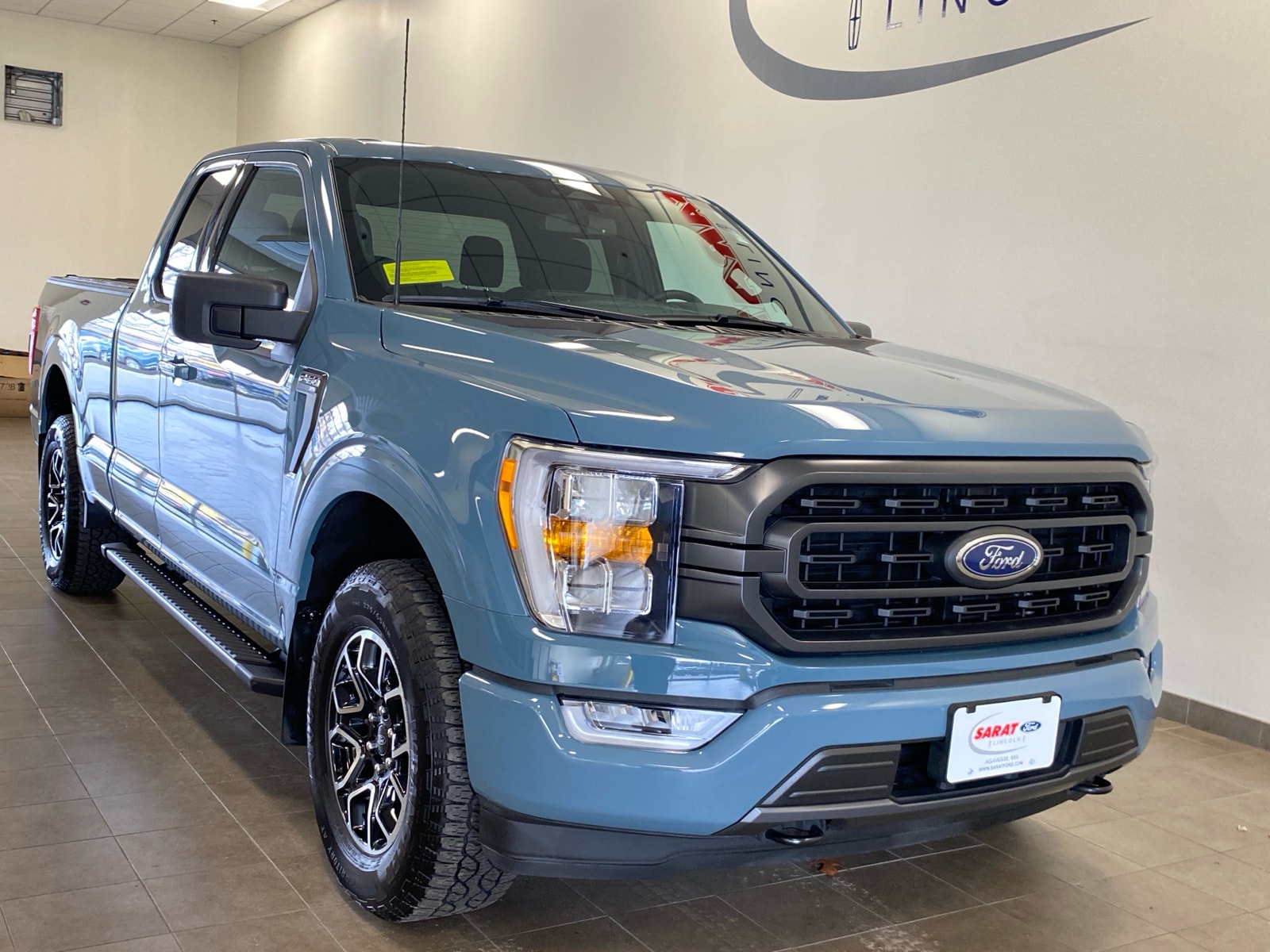 2023 Ford F-150 XLT photo 2