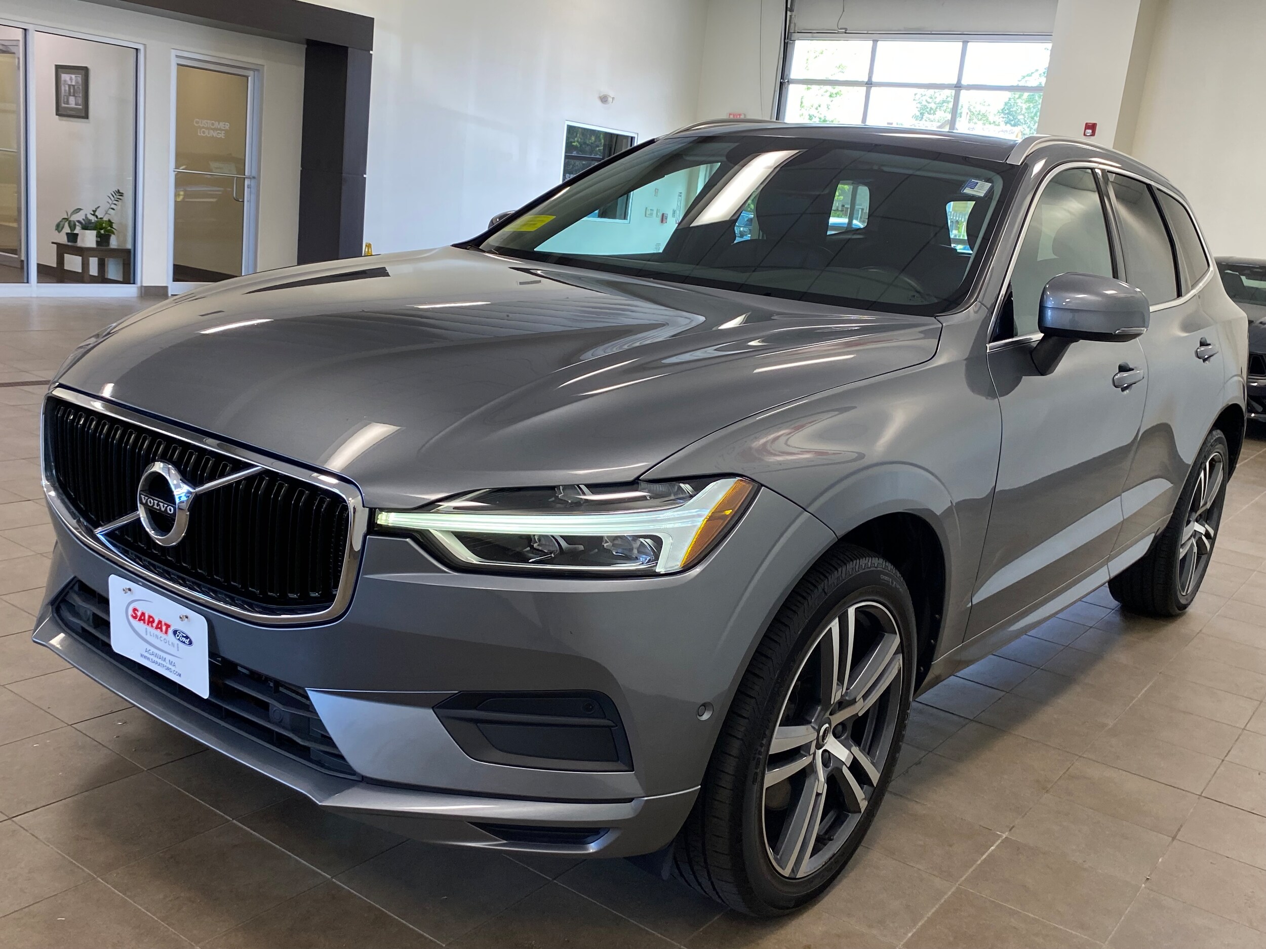 2019 Volvo XC60 Momentum photo 3