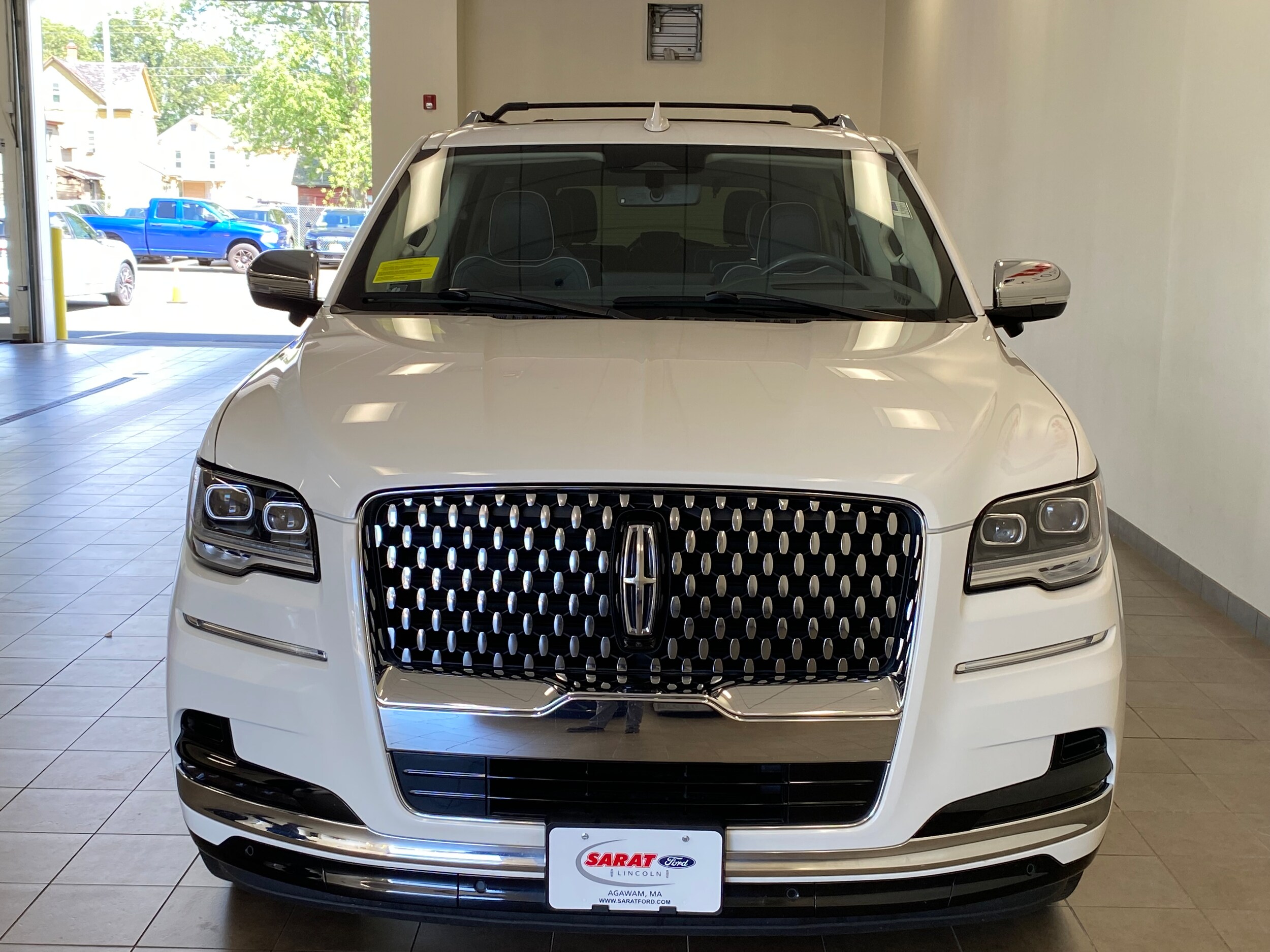 2022 Lincoln Navigator Black Label photo 3