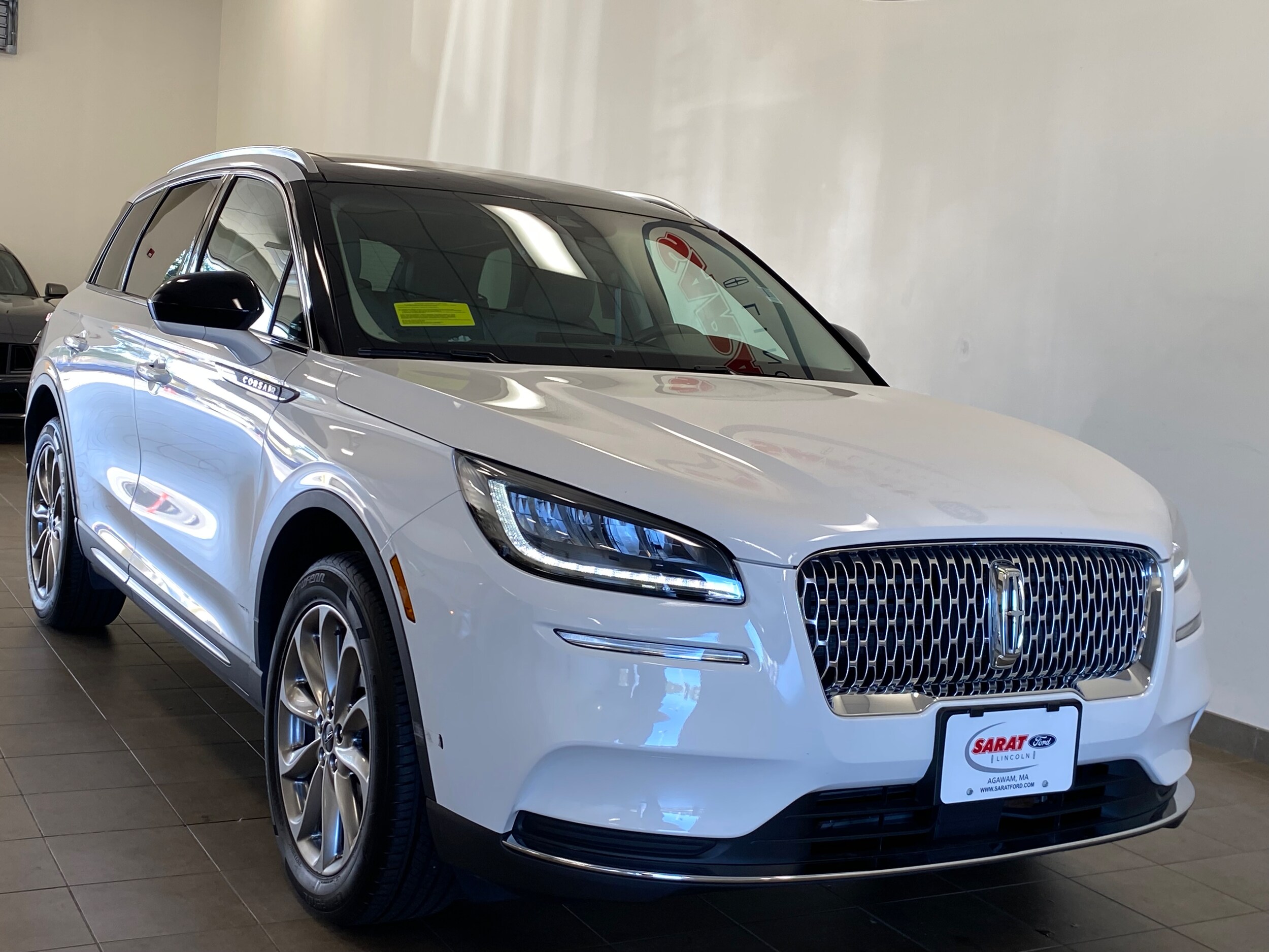 2022 Lincoln Corsair Standard photo 2