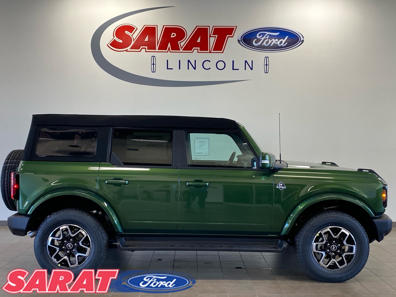 2025 Ford Bronco 4-Door Outer Banks's photo