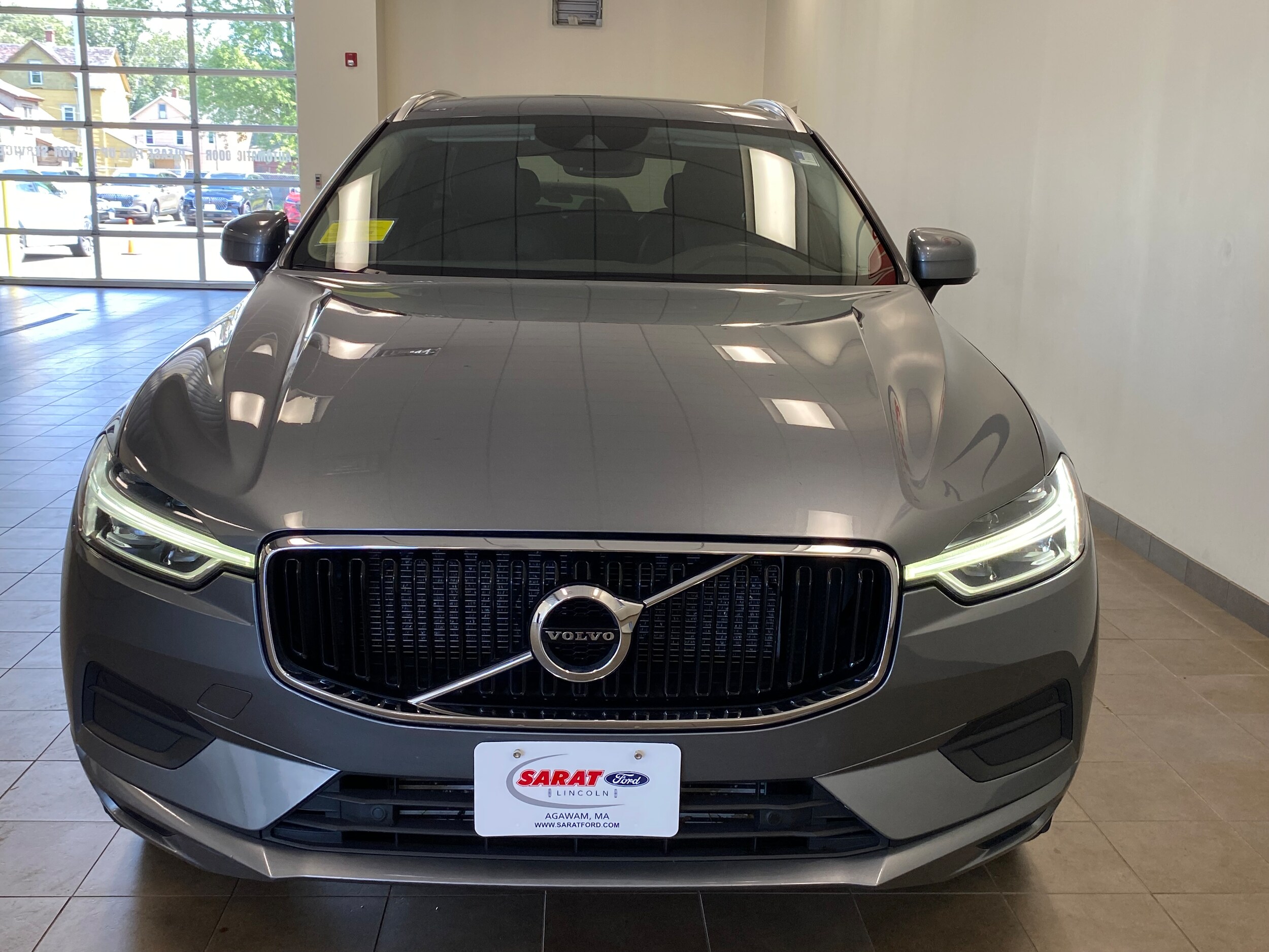 2019 Volvo XC60 Momentum photo 2
