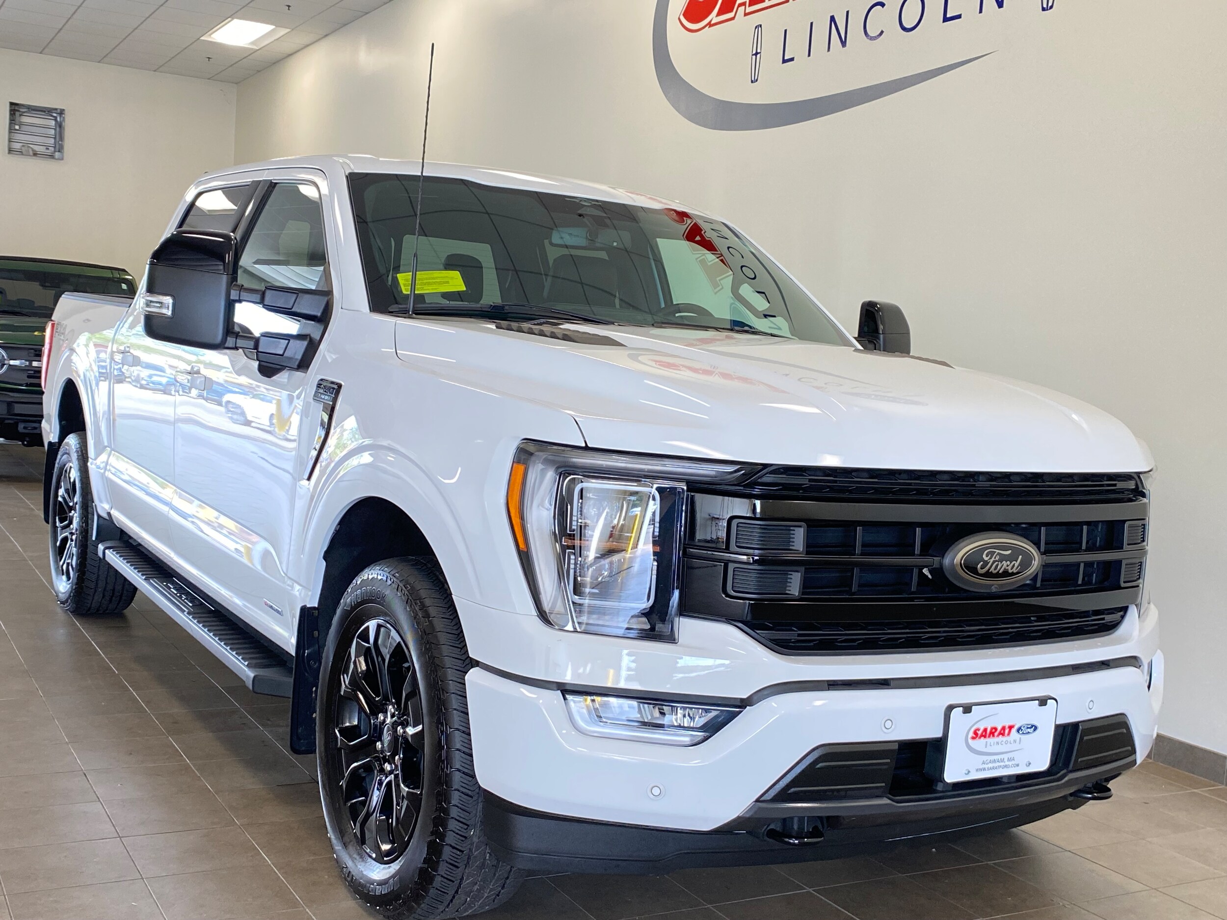 2023 Ford F-150 Lariat photo 2