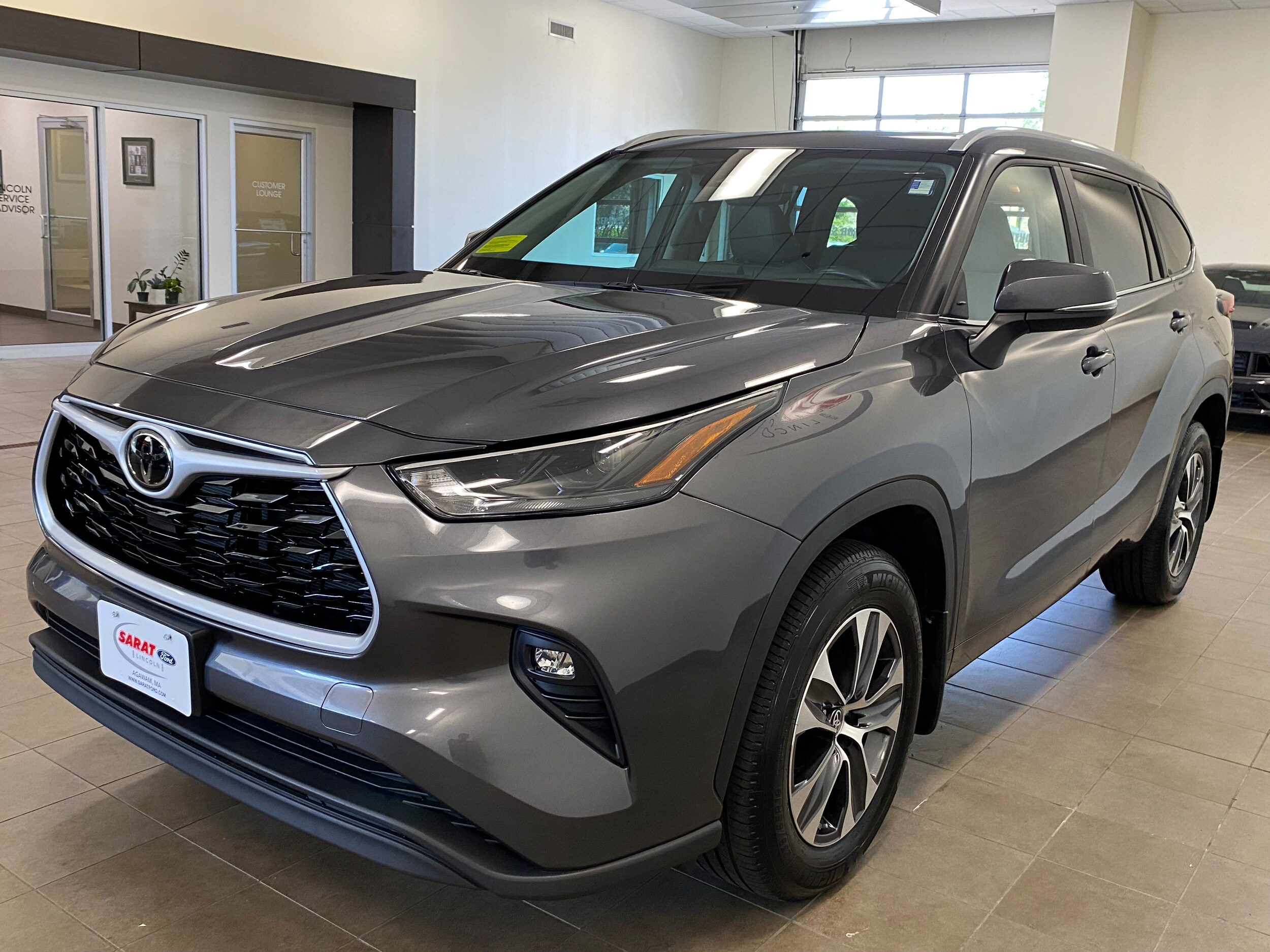 2023 Toyota Highlander XLE photo 4