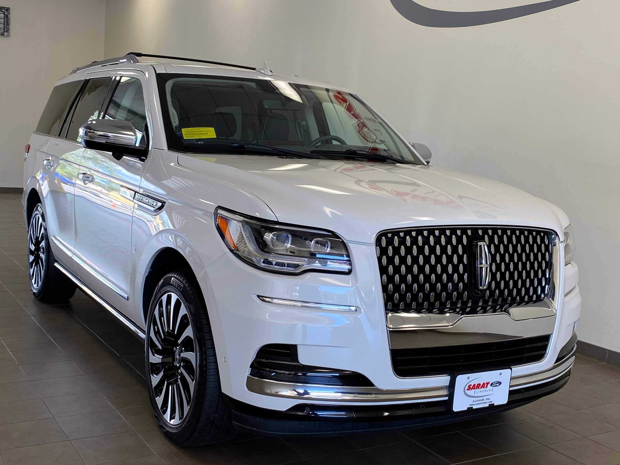 2022 Lincoln Navigator Black Label photo 2