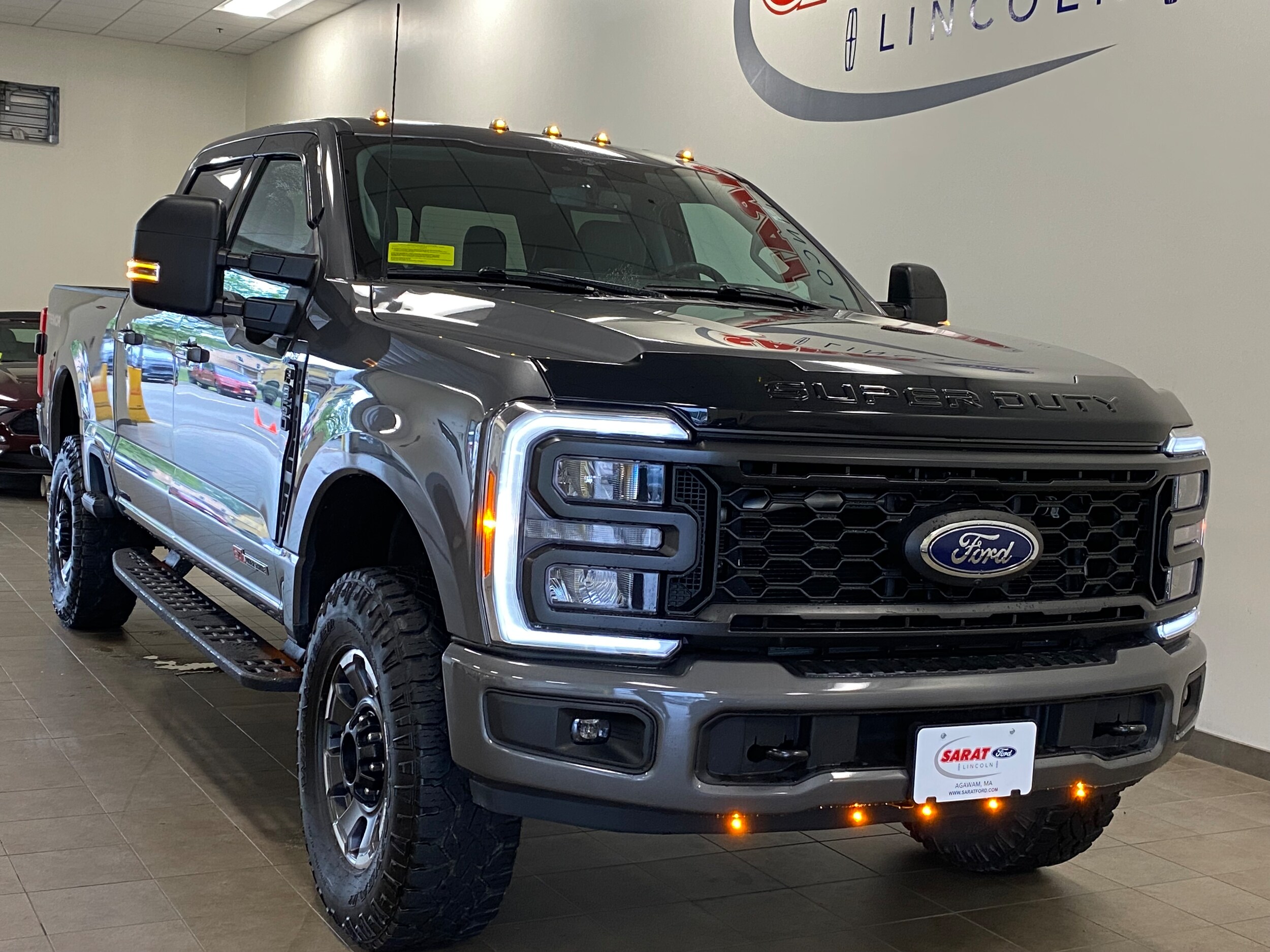 2023 Ford F-350 XLT photo 2