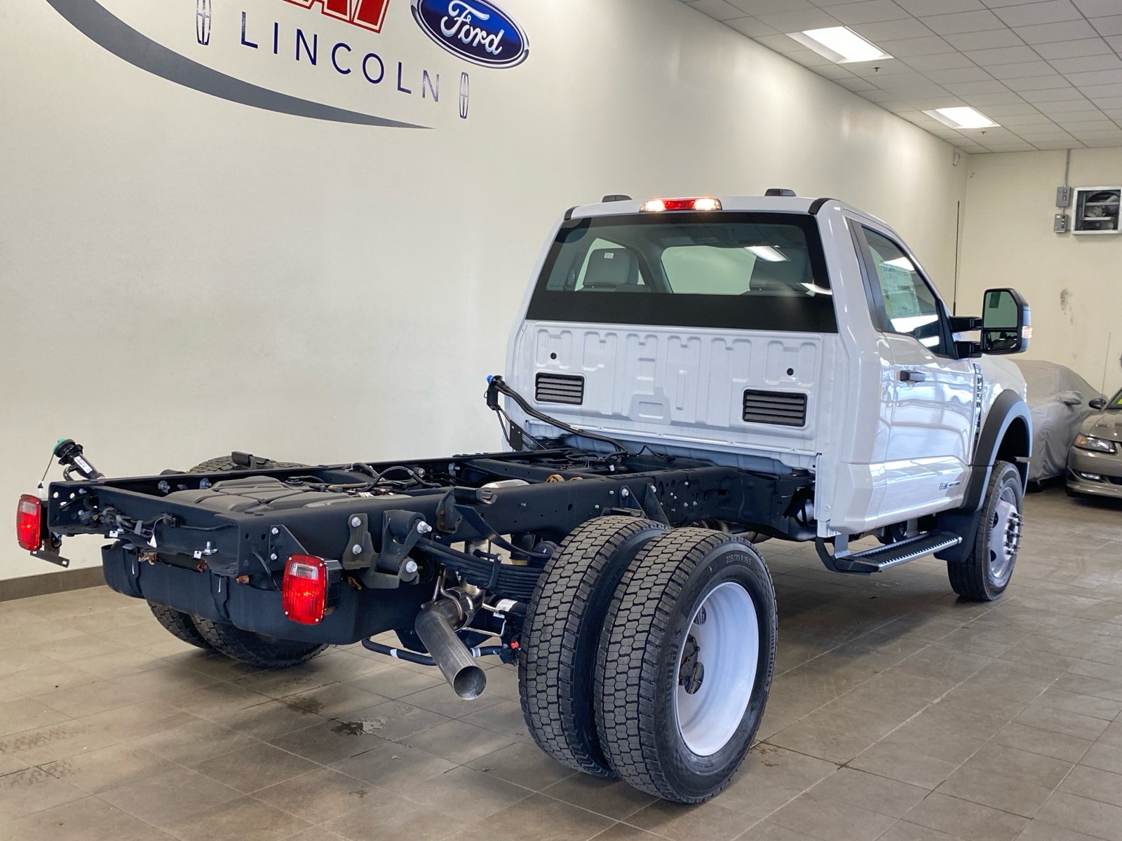 2024 Ford F-550 Super Duty Chassis Cab XL - Photo 7