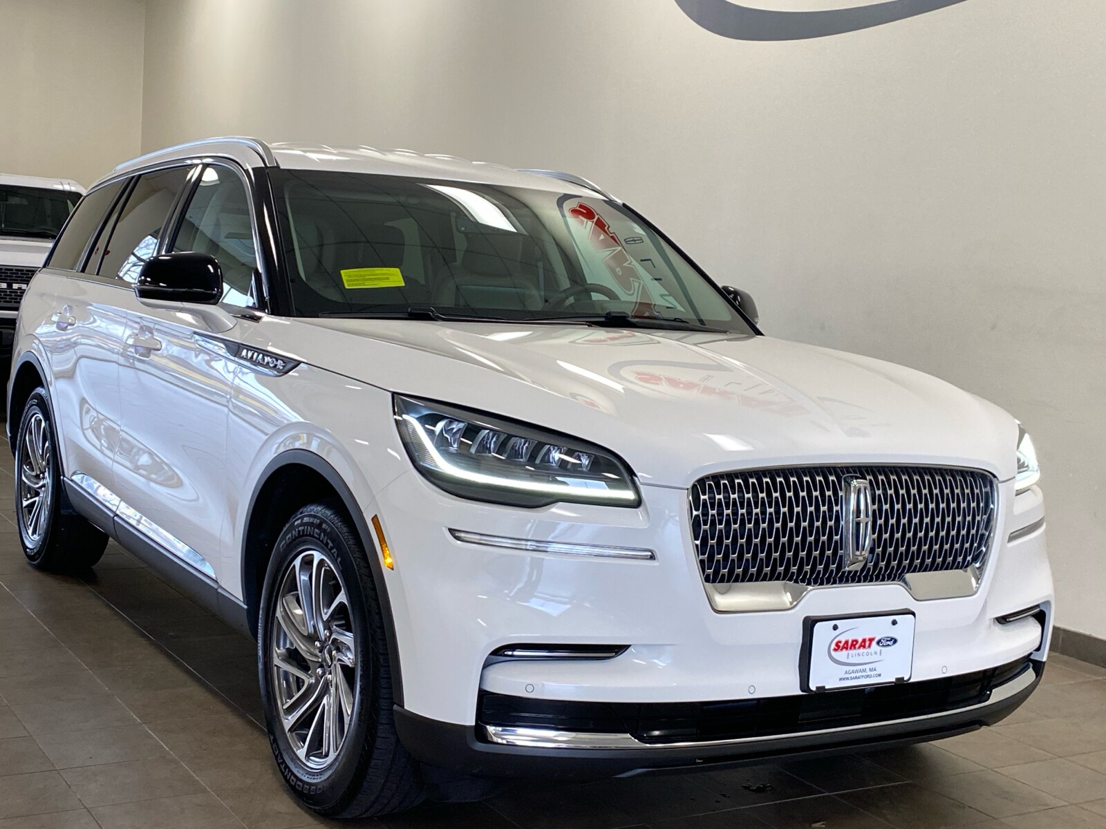 2023 Lincoln Aviator Standard photo 2