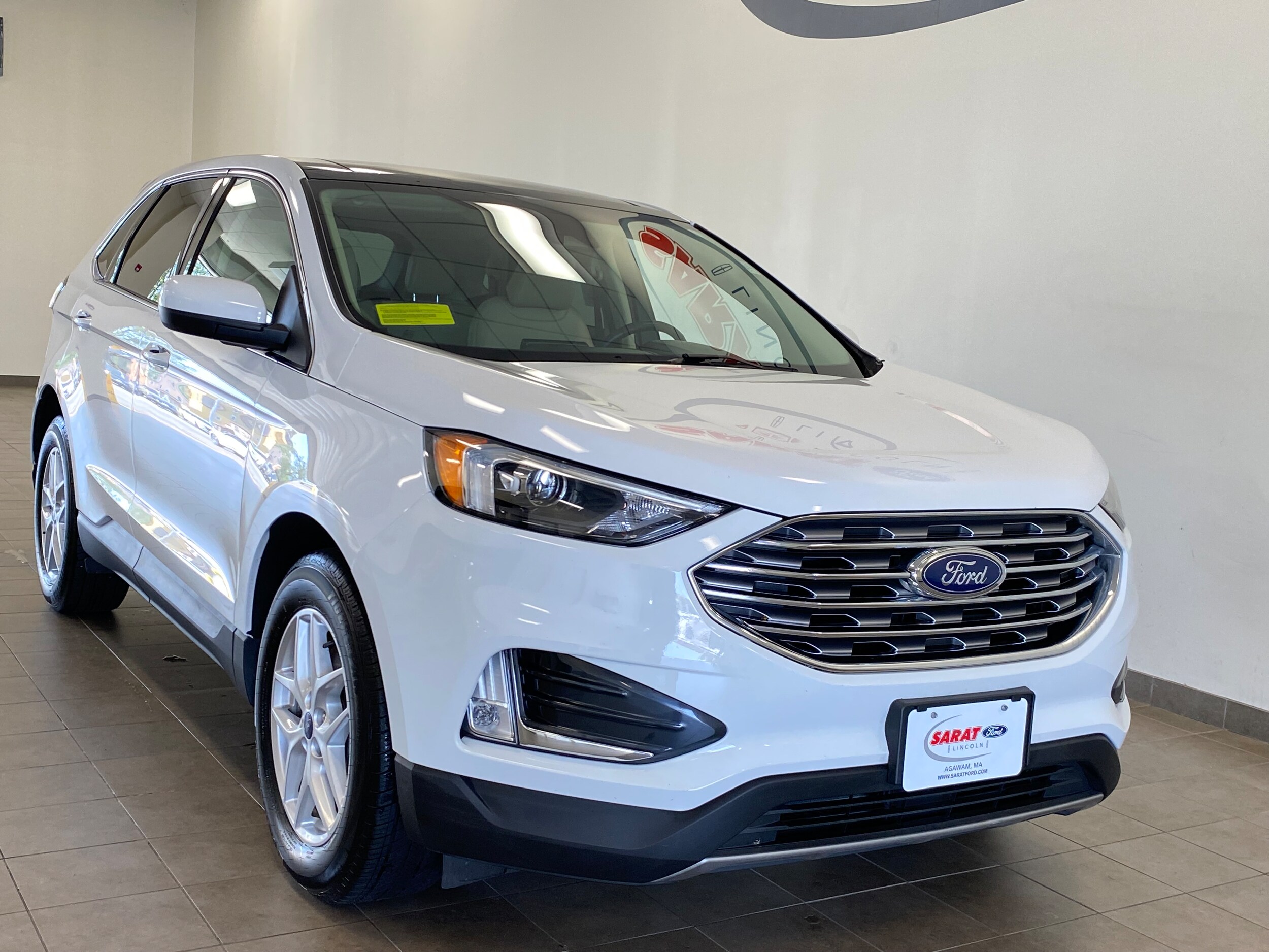 2022 Ford Edge SEL photo 2