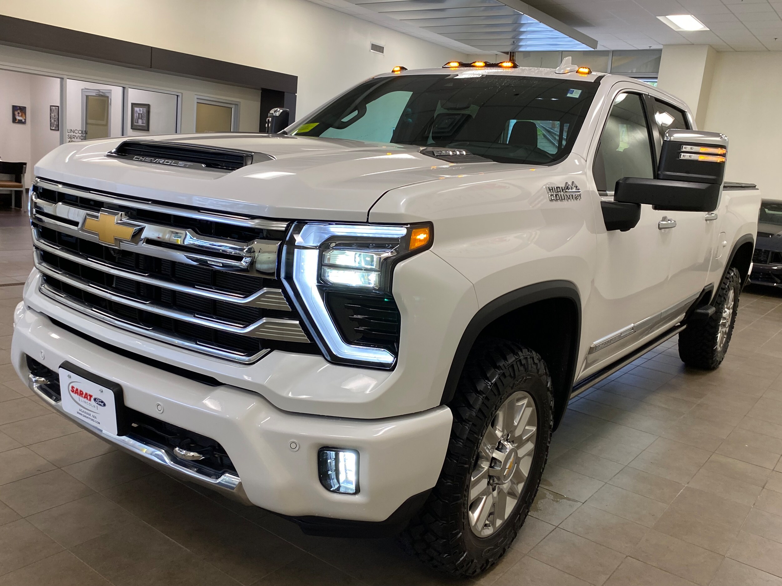 2025 Chevrolet Silverado 2500HD High Country photo 3