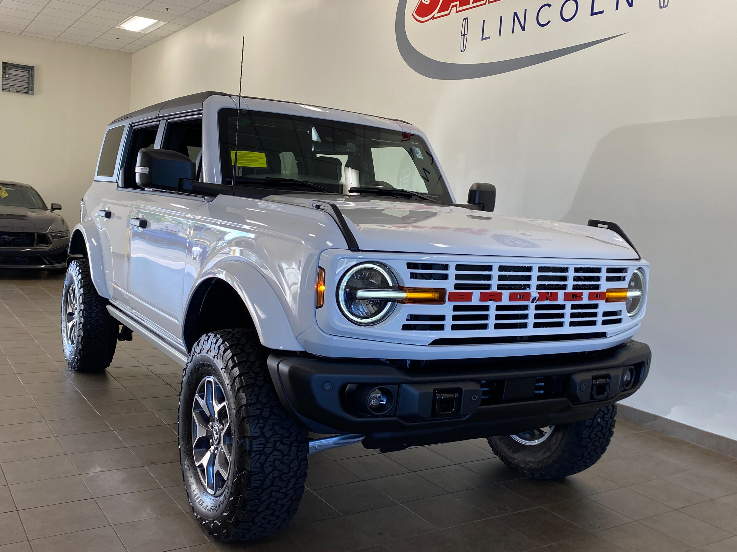 2023 Ford Bronco Badlands photo 2