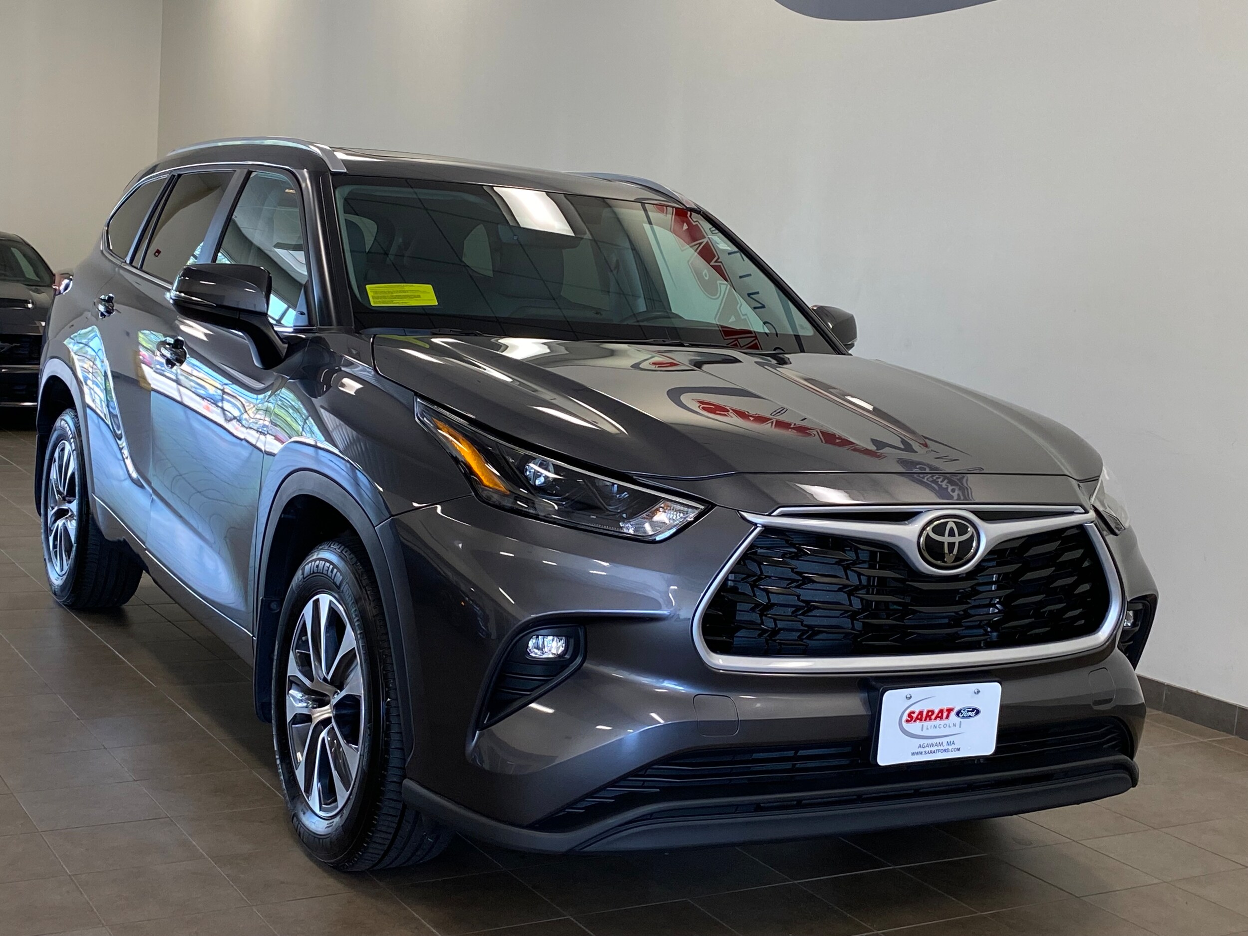 2023 Toyota Highlander XLE photo 2