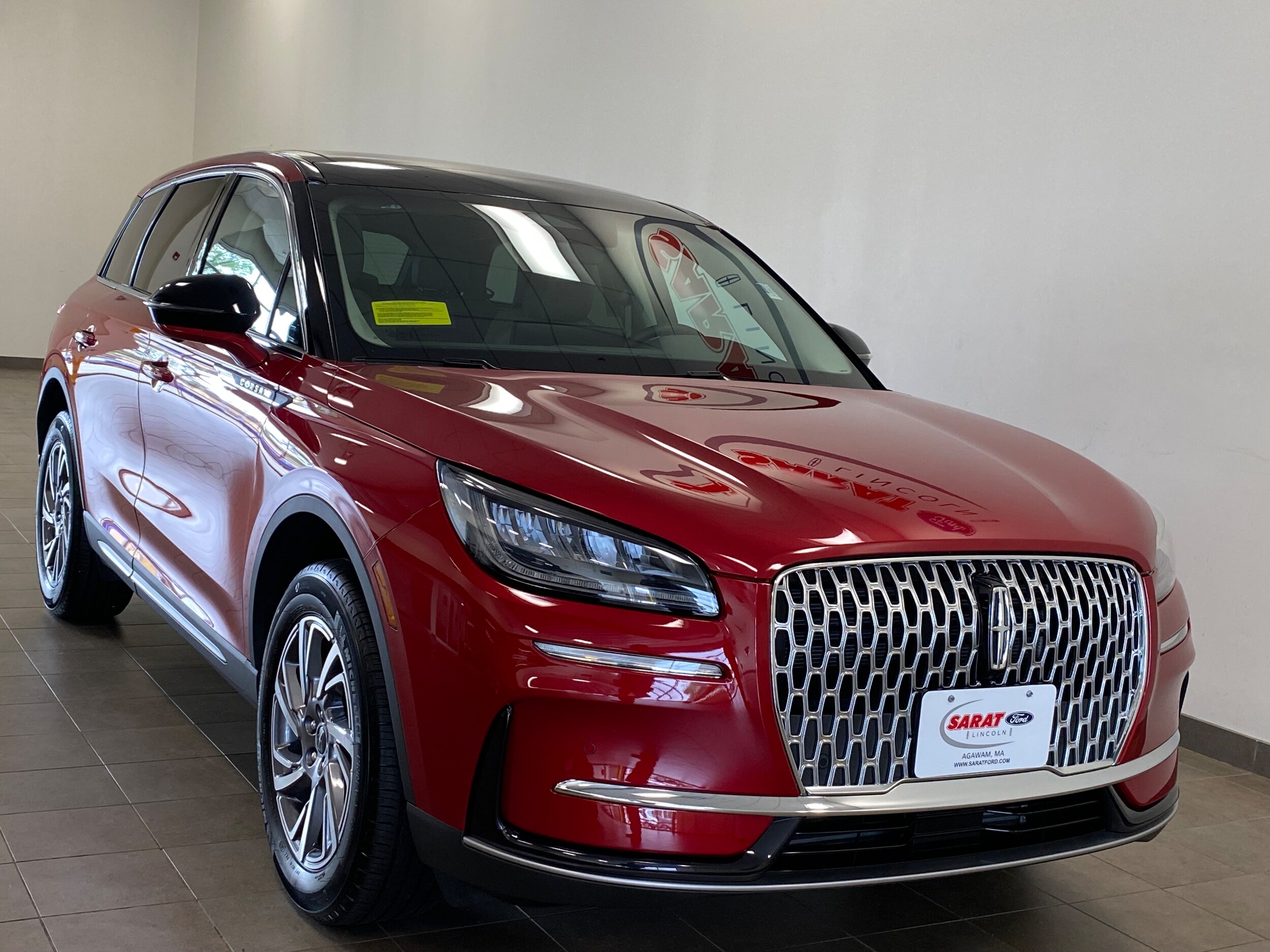 2023 Lincoln Corsair Standard photo 2