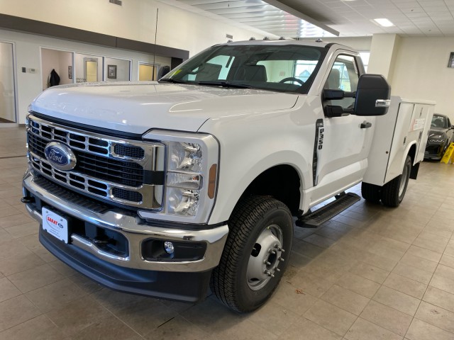 2025 Ford F-350 Super Duty Chassis Cab XL - Photo 4