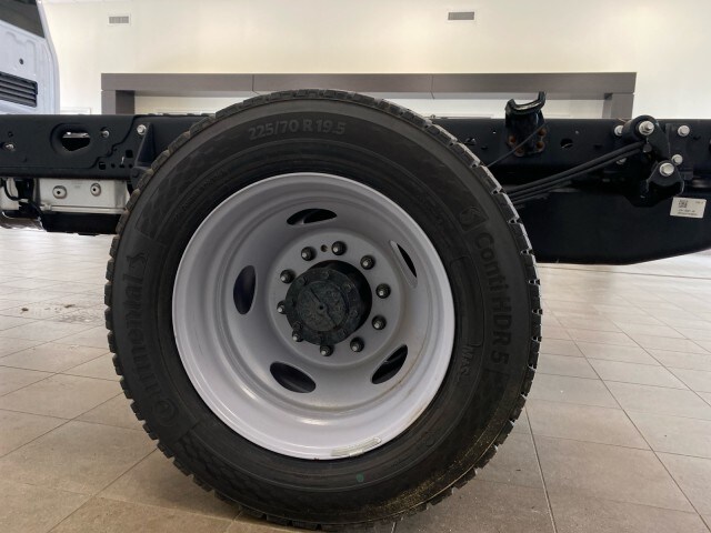 2024 Ford F-450 Super Duty Chassis Cab XL - Photo 18