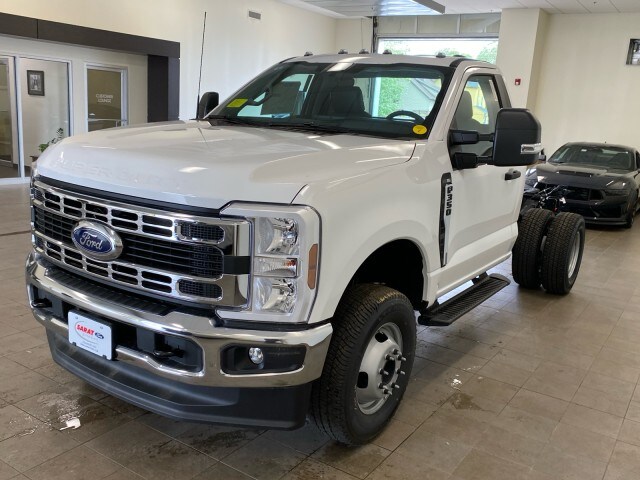 2025 Ford F-350 XL photo 3