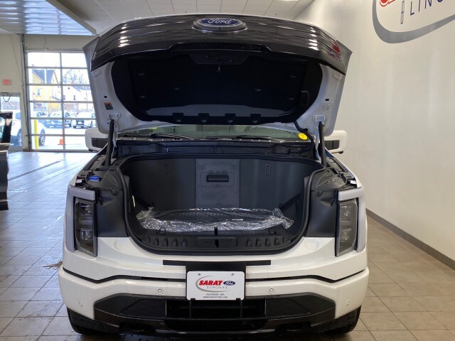 2023 Ford F-150 Lightning Platinum photo 4