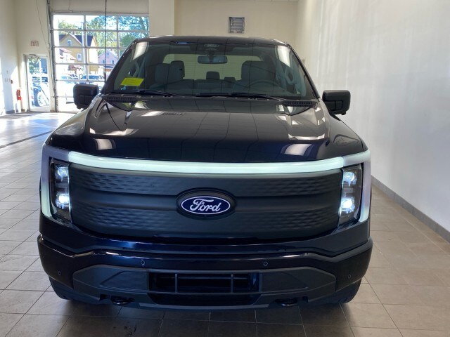 2025 Ford F-150 Lightning photo 3