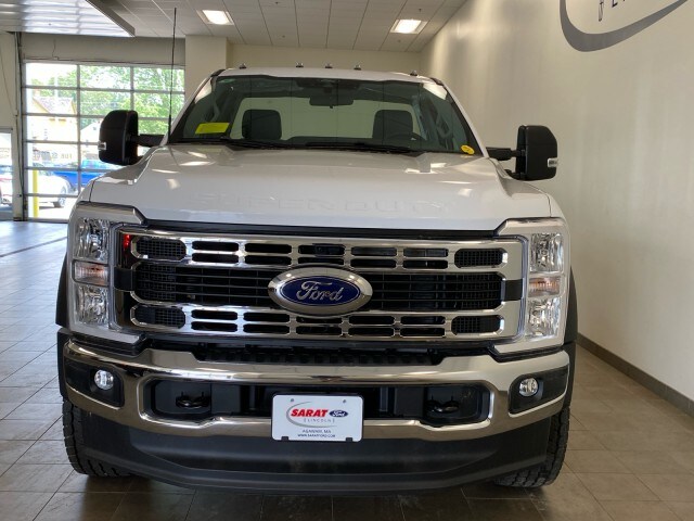 2024 Ford F-600 photo 2