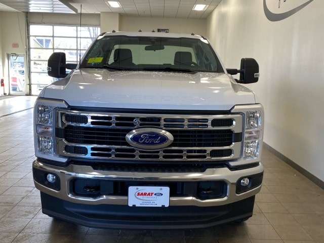 2025 Ford F-350 Super Duty Chassis Cab XL - Photo 3