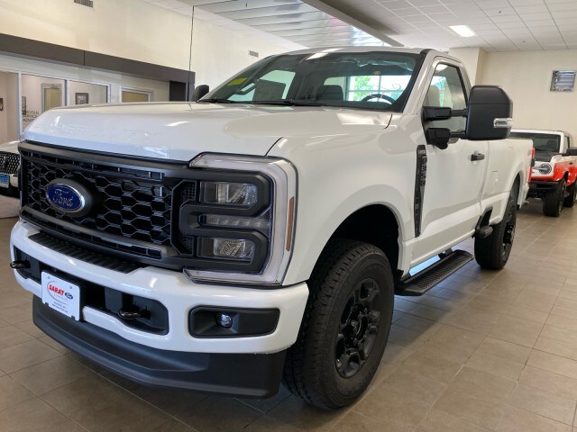 2025 Ford F-350 photo 3