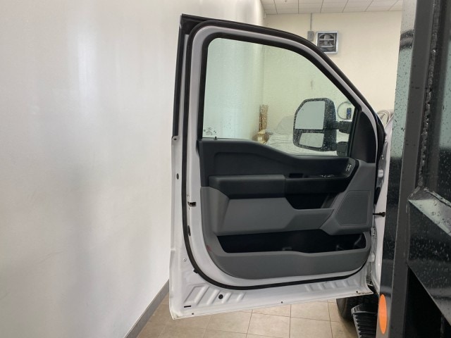 2023 Ford F-350 Super Duty Chassis Cab XL - Photo 10