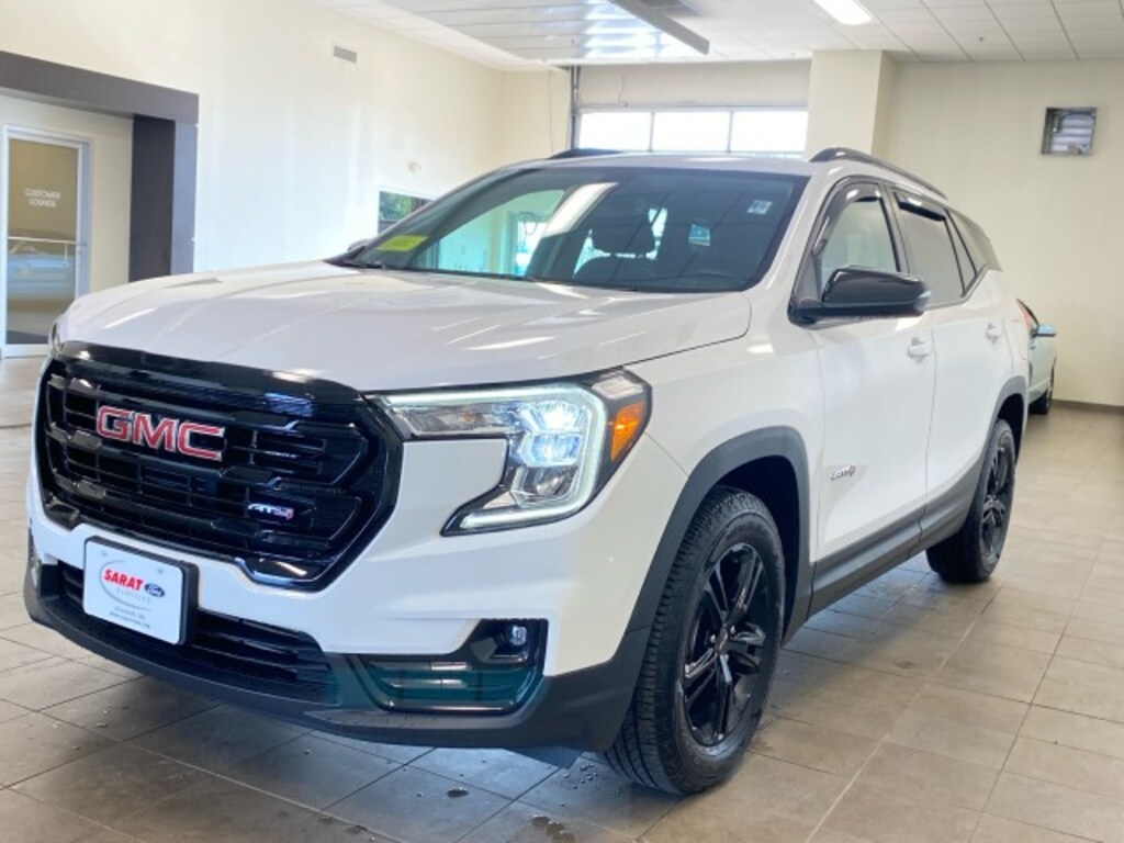 Used 2023 GMC Terrain AT4