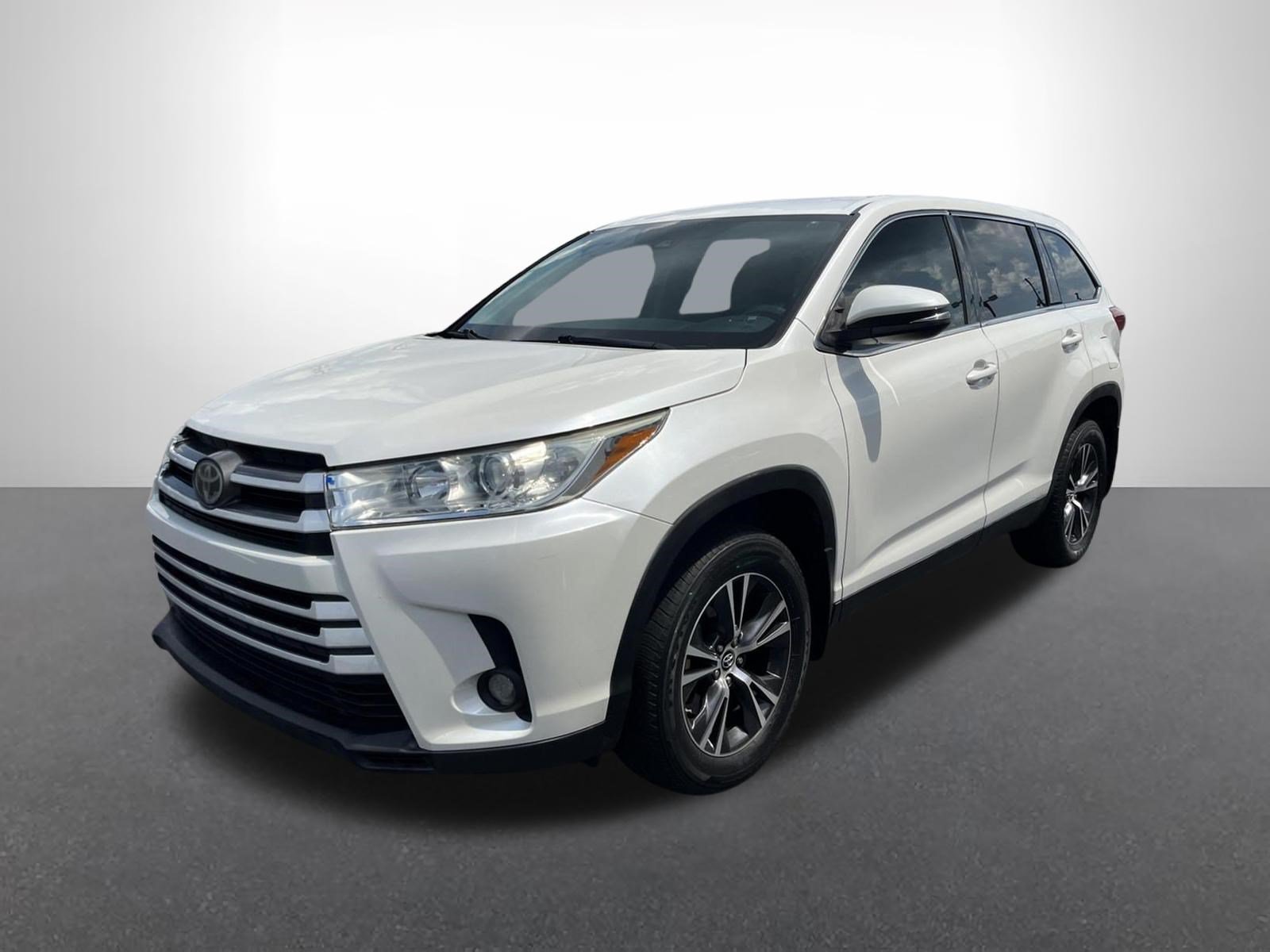 Used 2019 Toyota Highlander LE I4 SUV