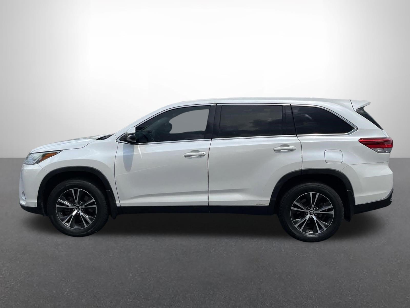 Used 2019 Toyota Highlander LE I4 SUV