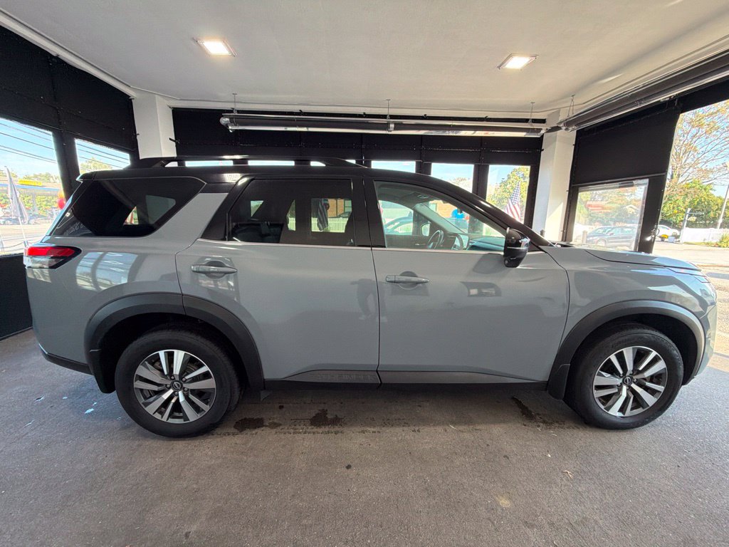 Used 2024 Nissan Pathfinder SL SUV
