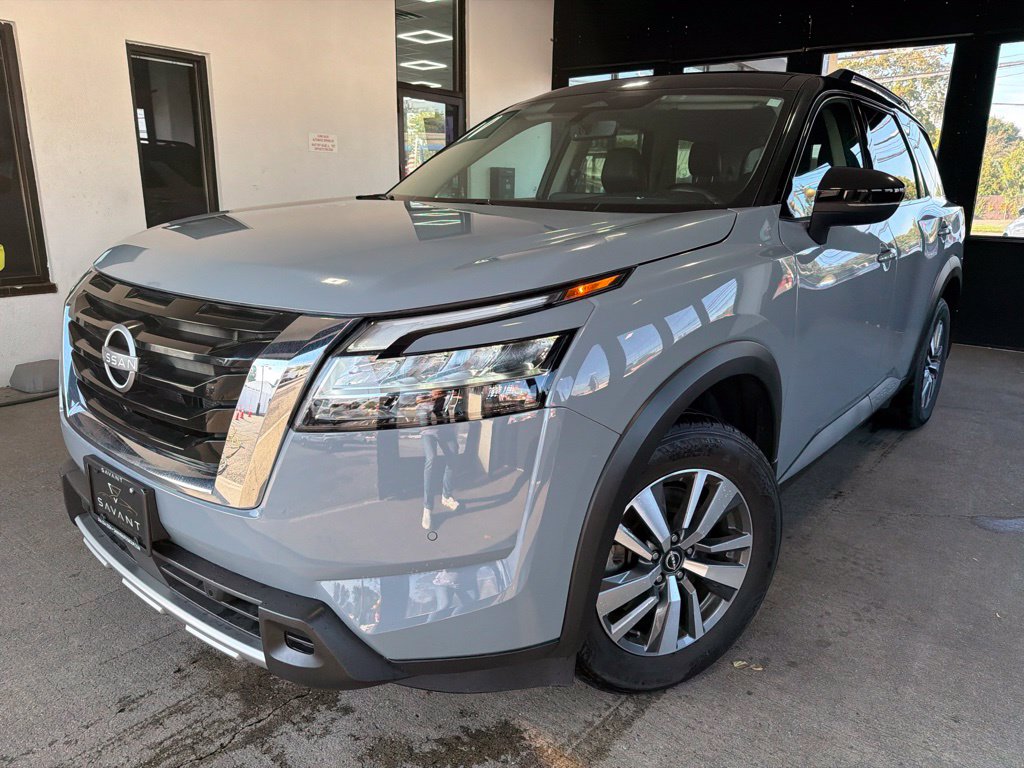 Used 2024 Nissan Pathfinder SL SUV