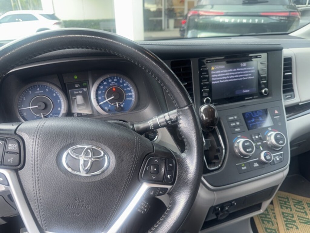Used 2020 Toyota Sienna XLE Minivan/Van