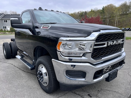 2024 Ram 3500 Chassis Cab TRADESMAN  REGULAR  4X4 60' CA Pickup