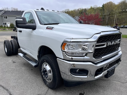 2024 Ram 3500 Chassis Cab TRADESMAN  REGULAR  4X4 60' CA Pickup