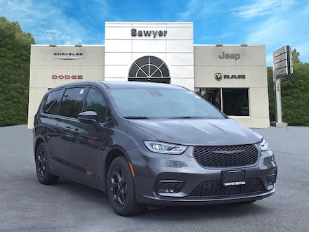 2023 Chrysler Pacifica Hybrid PACIFICA PLUG-IN HYBRID TOURING L Passenger Van