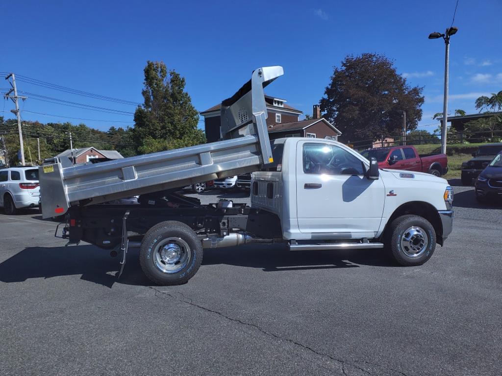 2023 Ram 3500 Tradesman photo 2