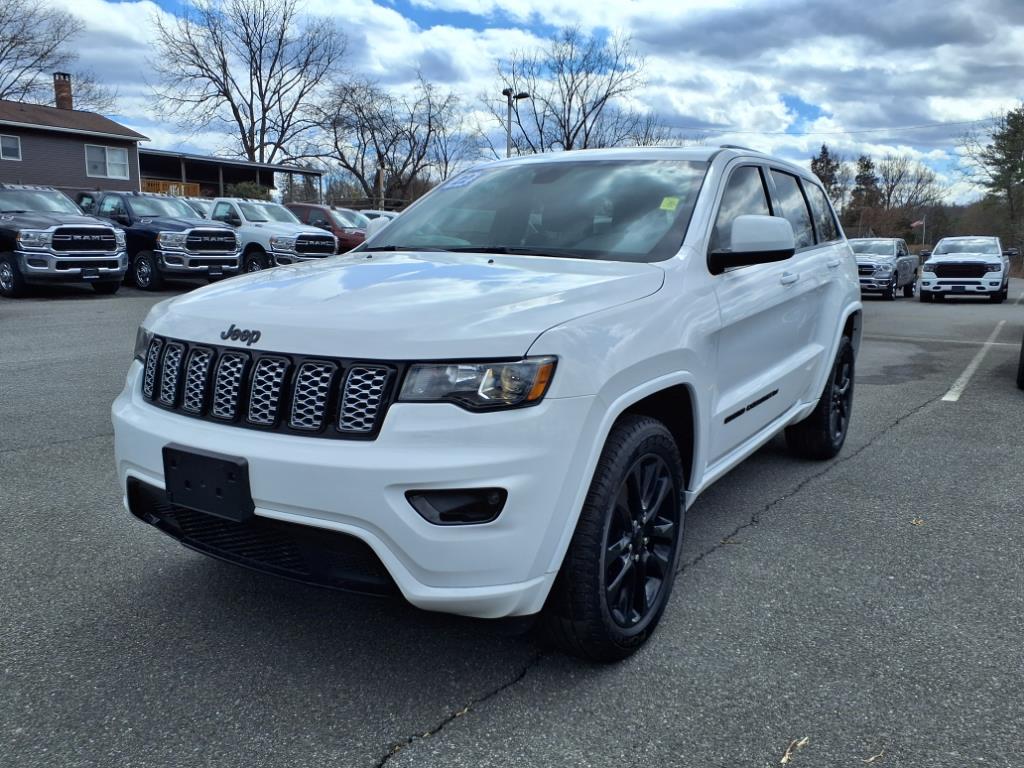 2022 Jeep Grand Cherokee Laredo X photo 3